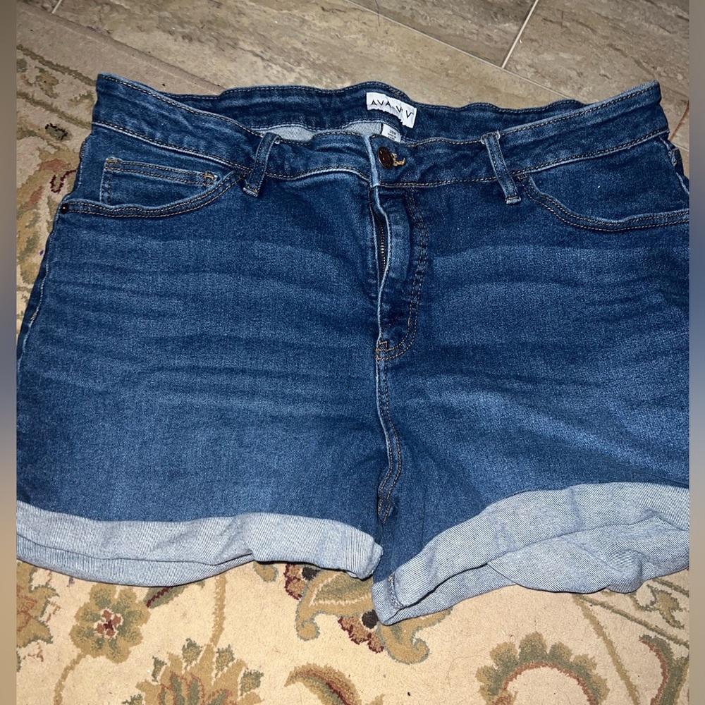 Sexy hot pants; denim with front & back pockets